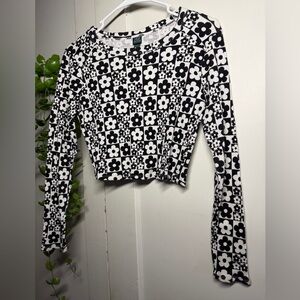 Wild Fable Black and White Floral Long Sleeve Top